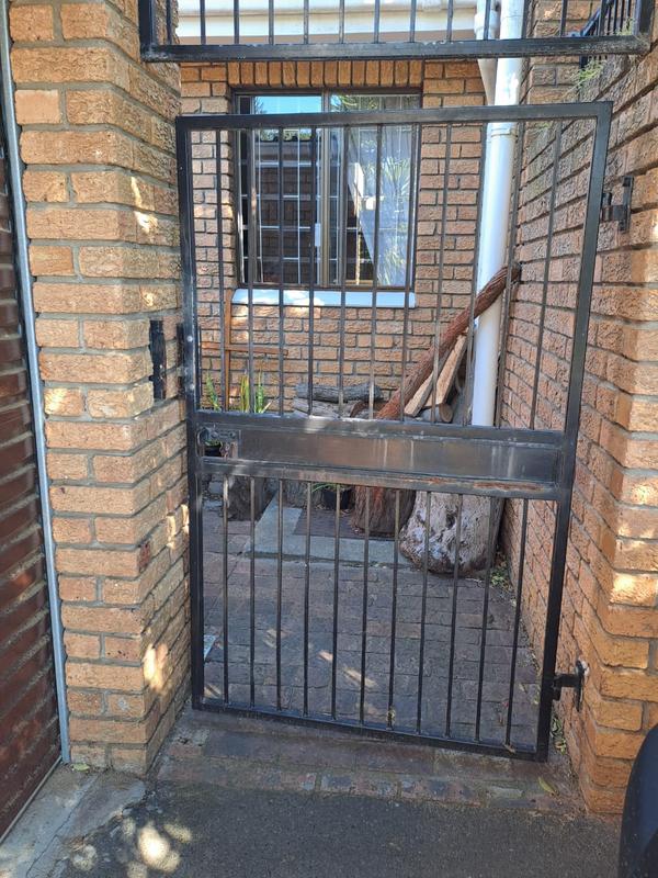 To Let 2 Bedroom Property for Rent in Loevenstein Western Cape